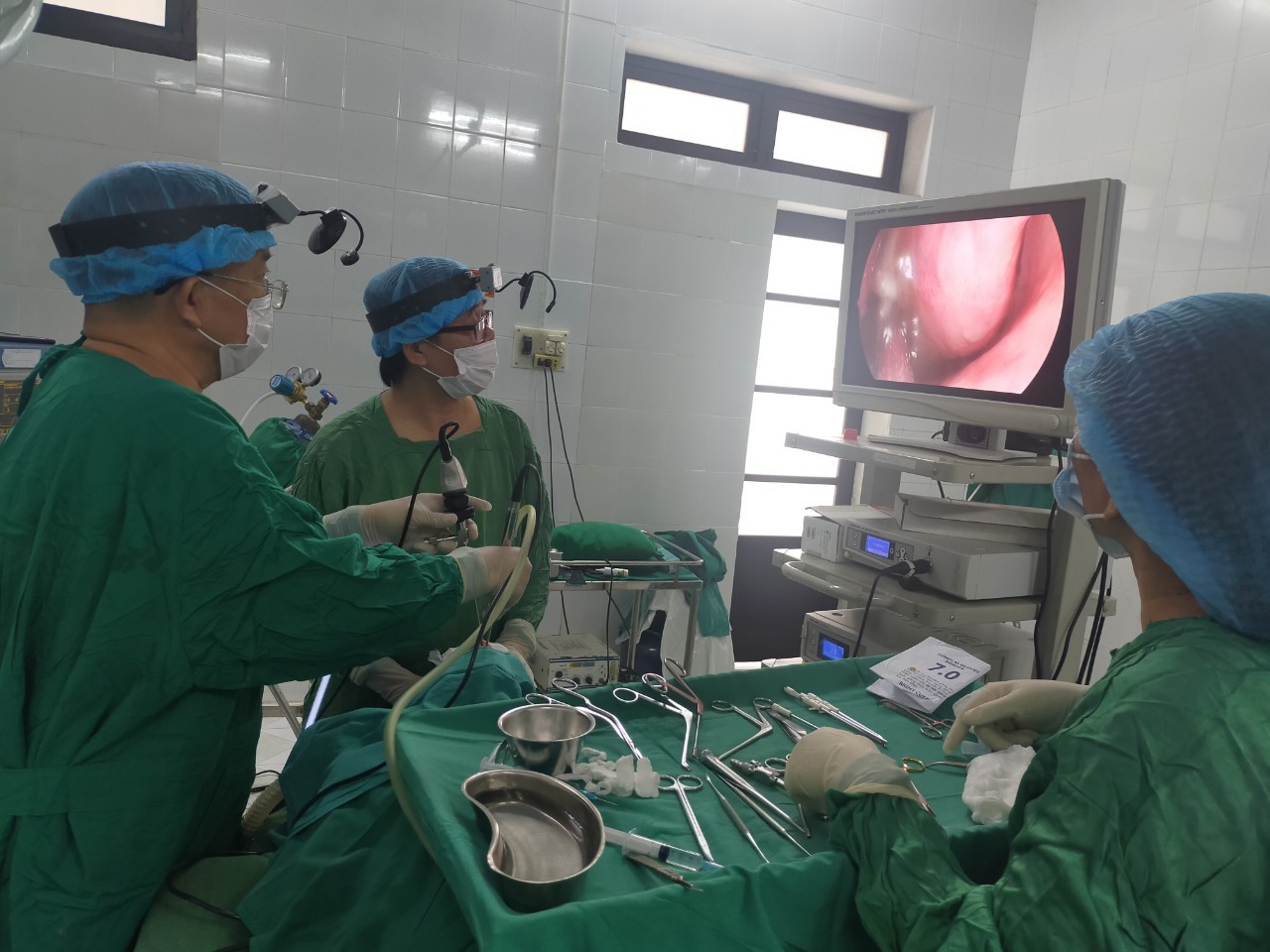 Phòng y tế Hương Trà đã được nâng cấp và trang bị đầy đủ các thiết bị y tế hiện đại nhất để phục vụ cho người dân. Đội ngũ y bác sĩ và y tế tại đây luôn chăm sóc tận tình và đảm bảo sức khỏe cho mọi người trong cả khu vực.